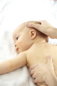 Babymassage. Aanraking, een basisbehoefte van ieder mens. Massage is aanraking, aandacht en warmte.