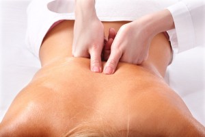 Omdat drukpuntmassage zich op specifieke punten richt, werkt de masseur bij drukpuntmassage veel met zijn duimen ©Gennadiy Poznyakov - Fotolia